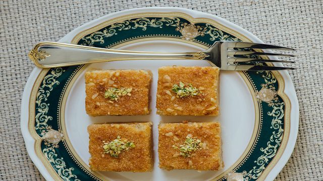 طريقة عمل البسبوسة بالقشطة بدون بيض طريقة عمل البسبوسة بالقشطة بدون بيض