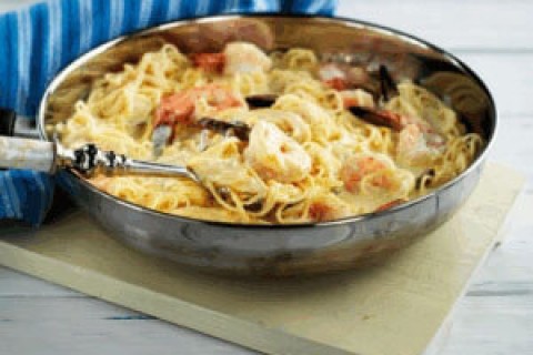 السباغيتي الرفيعة مع القريدس وصلصة الزعفران الكريميّة 0