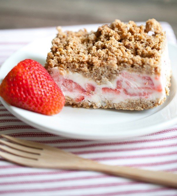 d8b7d8a8d982d8a7d8aa-d8a7d984d8a8d8b3d983d988d98ad8aa-d8a7d984d985d982d8b1d985d8b4 كيك البسكويت مع كريمة الفريز