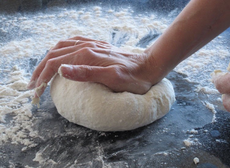 d8b7d8b1d98ad982d8a9-d8b9d985d984-d8b9d8acd98ad986d8a9-d8a7d984d8a8d98ad8aad8b2d8a7 طريقة عمل عجينة البيتزا