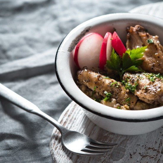 d8fc2786d3e20477cb624878405934c7_w550_h550 دجاج بالكزبرة والثوم سهل وسريع