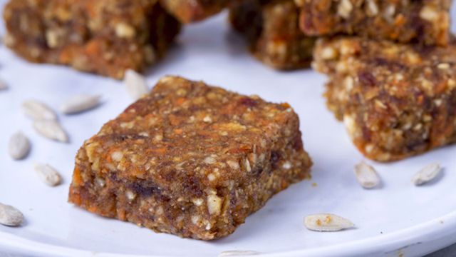 كيكة التمر والجزر كيكة التمر والجزر