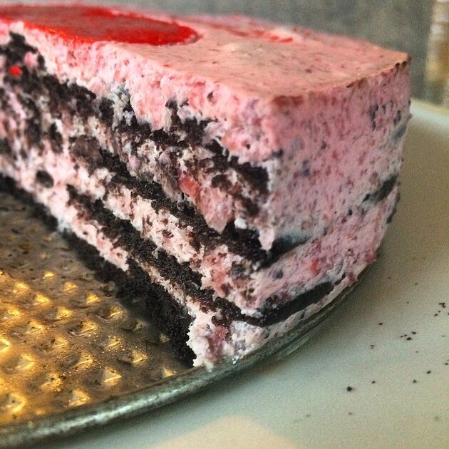 d983d98ad983-d8a7d984d8a8d8b3d983d988d98ad8aa-d985d8b9-d983d8b1d98ad985d8a9-d8a7d984d981d8b1d98ad8b2 كيك البسكويت مع كريمة الفريز