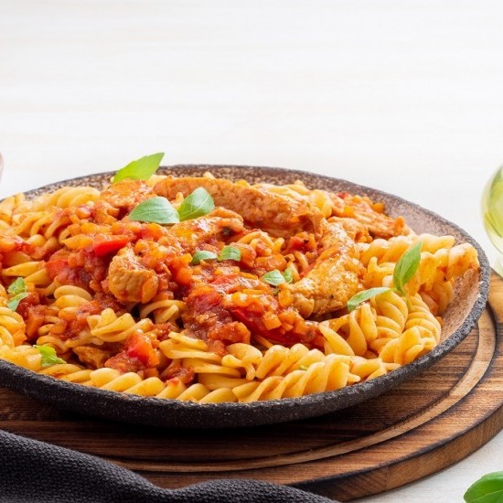 f78aa747d80adf76c7390d41dfe0989c_w550_h550 مكرونة باللحم والصلصة سهلة وشهية