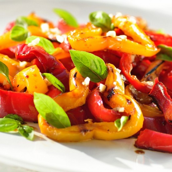 bd5240f41a24ef59b4f3c3ad8a0c9eeb_w550_h550 سلطة الفلفل الملون المشوي بالريحان