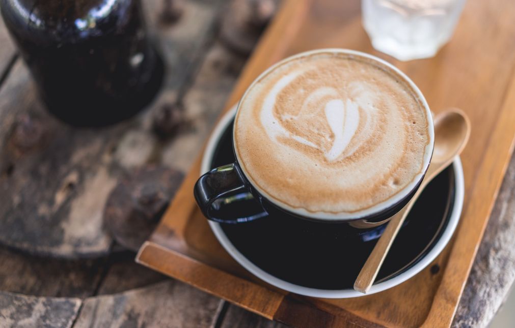 2-e28093-d8b7d8b1d98ad982d8a9-d8b9d985d984-d8b1d8bad988d8a9-d8a7d984d986d8b3d983d8a7d981d98ad987-d8a8d8a7d984d981d8a7d986d98ad984d98ad8a7-d988d8a7d984d983d8a7d983d8a7d988 2 – طريقة عمل رغوة النسكافيه بالفانيليا والكاكاو