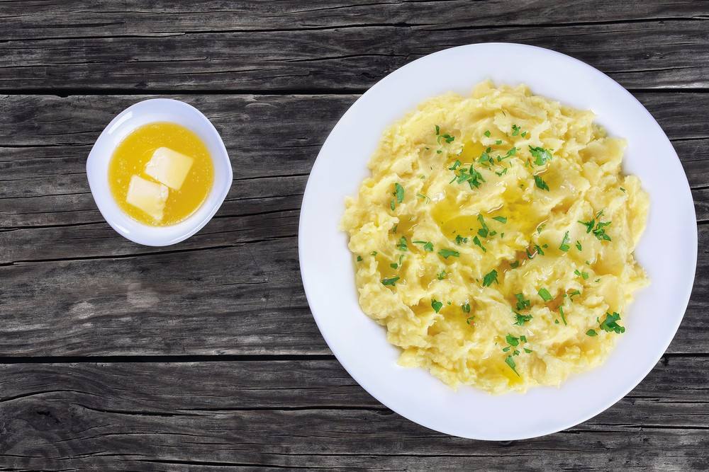 طريقة عمل بطاطس بيوريه بالزبدة والثوم https://ouklat.com/wp-content/uploads/2020/11/c69a512de9bc3b9cc42ad633a4ca45c55d6d6279-3.jpg