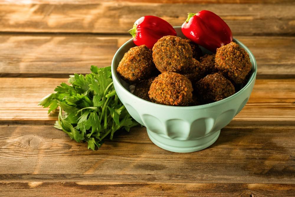 طريقة عمل فلافل اسكندراني https://ouklat.com/wp-content/uploads/2020/11/f296fd16b74b352582d537eb4fe2f5681ce04f32-3.jpg