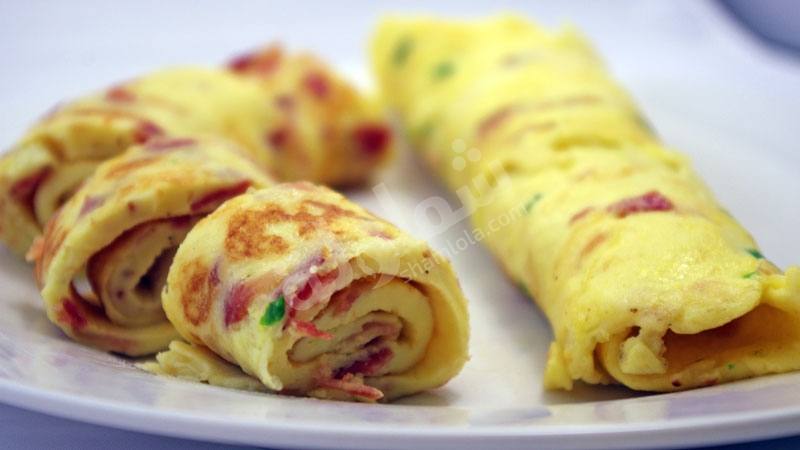 طريقة عمل رولات الأومليت بالبسطرمة https://ouklat.com/wp-content/uploads/2021/04/00bd44d0994ee0a71020743cee02292ed5c49ccb-3.jpg