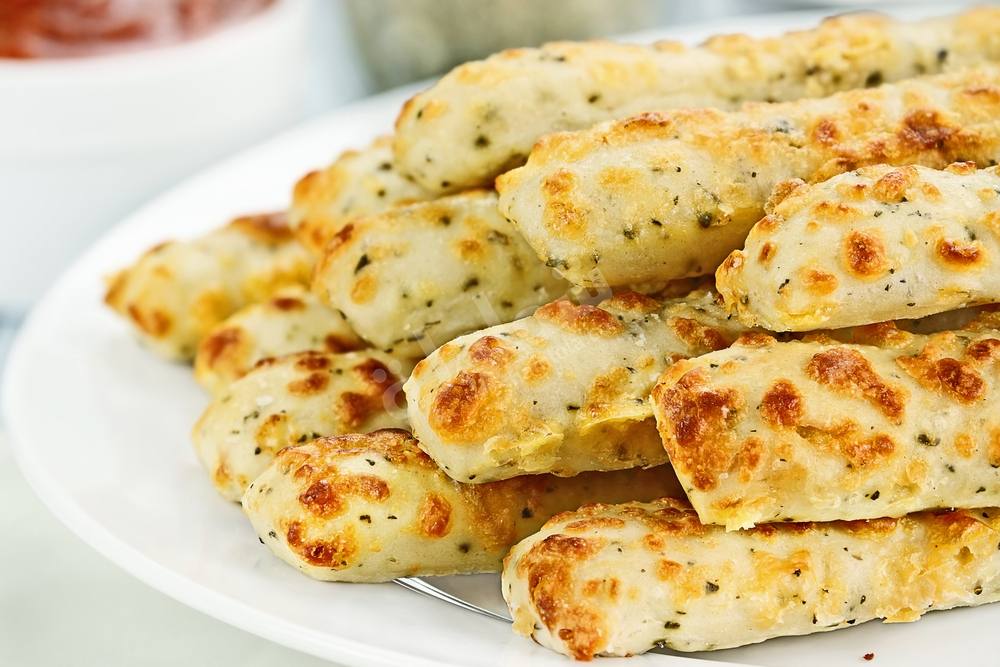 طريقة عمل أصابع الخبز الإيطالية بالجبن https://ouklat.com/wp-content/uploads/2021/04/2b13baff815ac607e07439683a937bb8203e334c-2.jpg