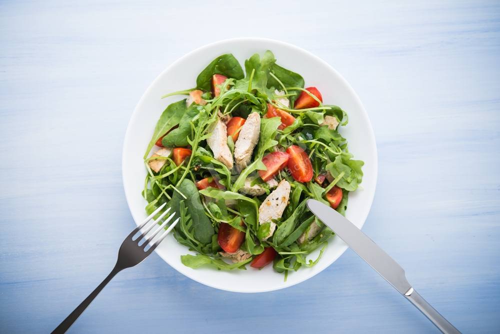 طريقة عمل سلطة الدجاج والسبانخ وحمص الشام https://ouklat.com/wp-content/uploads/2021/04/2d4266967aa7d98b00ee727ed74f8076b3b16600-2.jpg