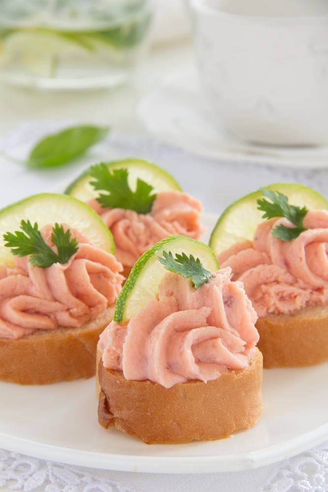 طريقة عمل باتيه السلمون المدخن والتفاح https://ouklat.com/wp-content/uploads/2021/04/3f1236b90ed01394b23cad9f55019d38c7307758-3.jpg