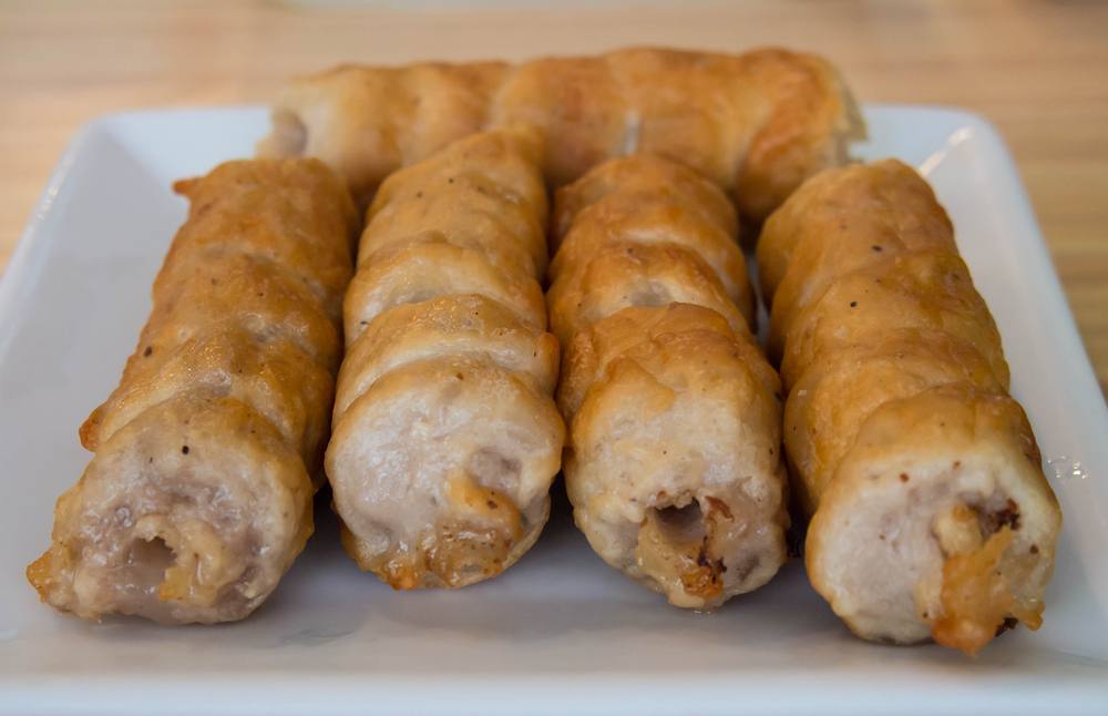 طريقة عمل لفائف سجق الدجاج الصحي https://ouklat.com/wp-content/uploads/2021/04/5b5fb28c778eb1c13906513bac184002c31a80b6-2.jpg