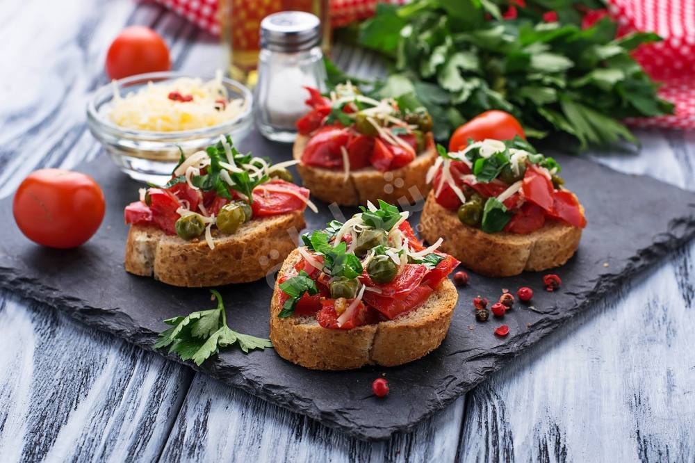 طريقة عمل خبز بالطماطم المشوية https://ouklat.com/wp-content/uploads/2021/04/7b1db0dd6c36d887e6f89a7dae368741bfb906c4-2.jpg