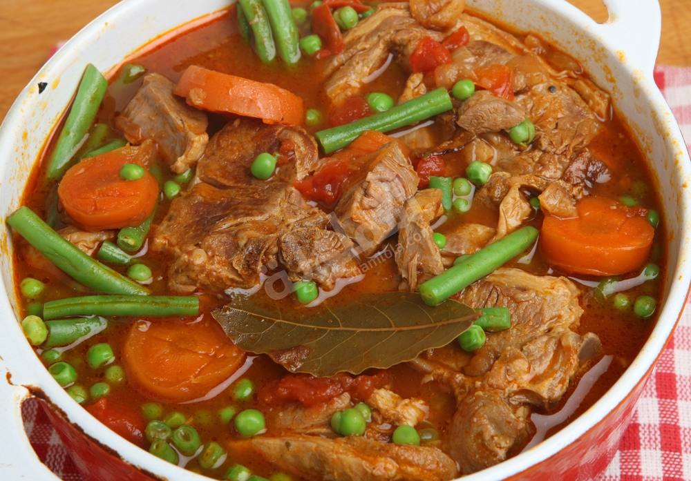 طريقة عمل تورلي الخضار باللحمة https://ouklat.com/wp-content/uploads/2021/04/8477ae00dc8795601ae0ab2bd890aa6809260974-2.jpg