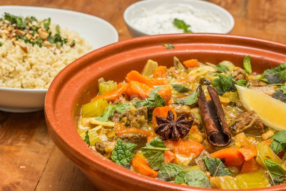 طريقة عمل طاجن الخضروات بالمشمش https://ouklat.com/wp-content/uploads/2021/04/b051d9d72cabd89f792a56657251066d4baeedf8-2.jpg