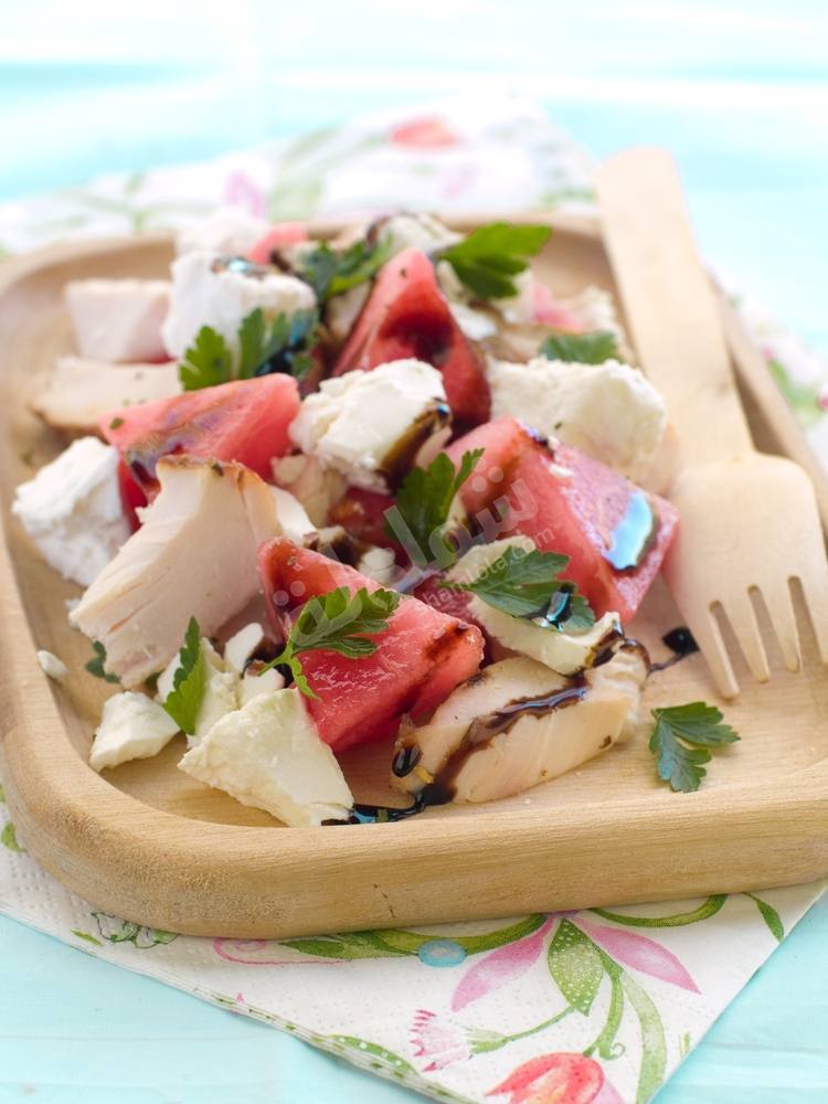 طريقة عمل سلطة الدجاج والبطيخ المخلل https://ouklat.com/wp-content/uploads/2021/04/ce14e3d05be625fcb9a0c80fdeb23331196ea7a6-2.jpg