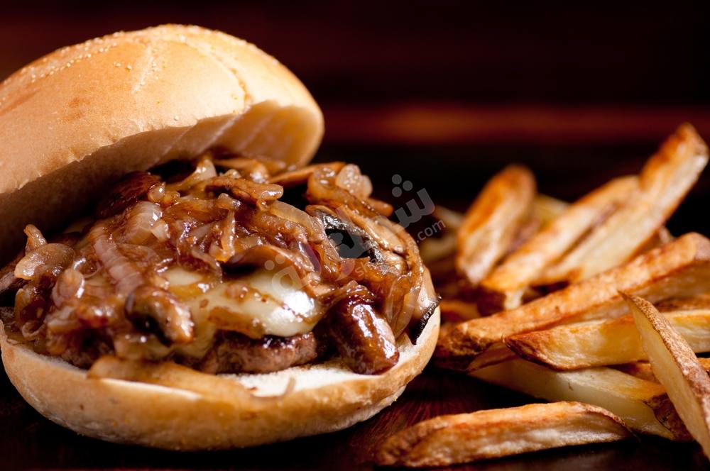 ساندويتش المشروم بالجبن الريكفورد https://ouklat.com/wp-content/uploads/2021/04/d756e2b0a140185ee1ce1658baf2a89411591bc6-2.jpg