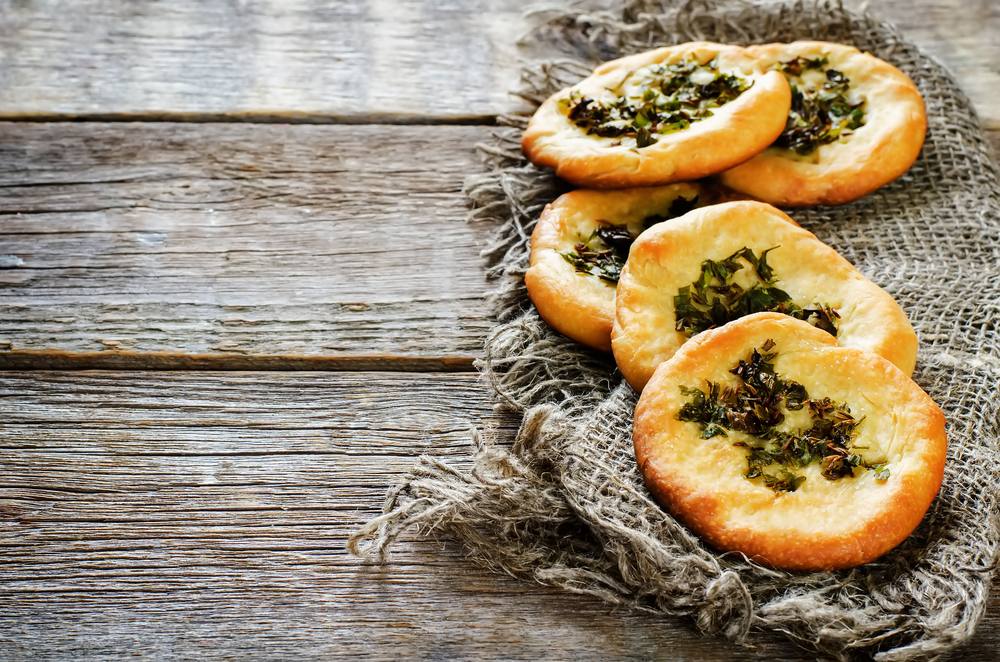 طريقة عمل خبز مفلطح بالكمون https://ouklat.com/wp-content/uploads/2021/04/d7ceb4757067ae1e5ef80057a8a62130726a5512-2.jpg