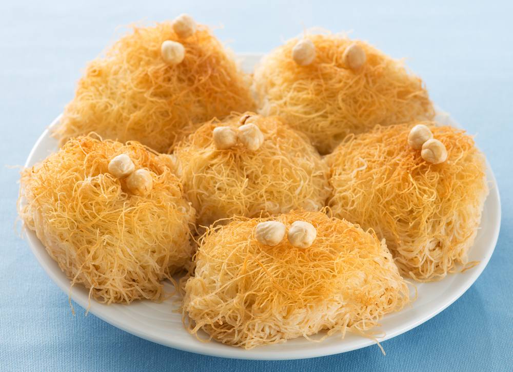 كرات الكنافة https://ouklat.com/wp-content/uploads/2021/10/25e747a6ec9398443ee48b3c3673b911216ec5fb-2.jpg