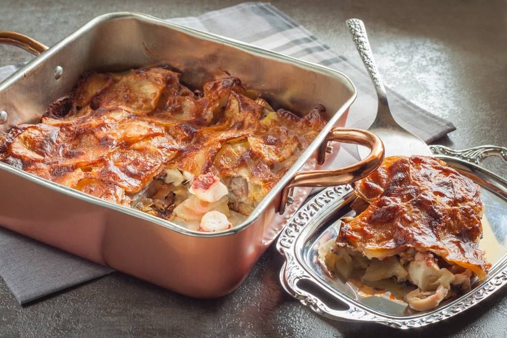 طريقة عمل مسقعة البطاطس https://ouklat.com/wp-content/uploads/2021/10/6475e53996ae68d559f40795eca05d38c7ec3e8a-2.jpg