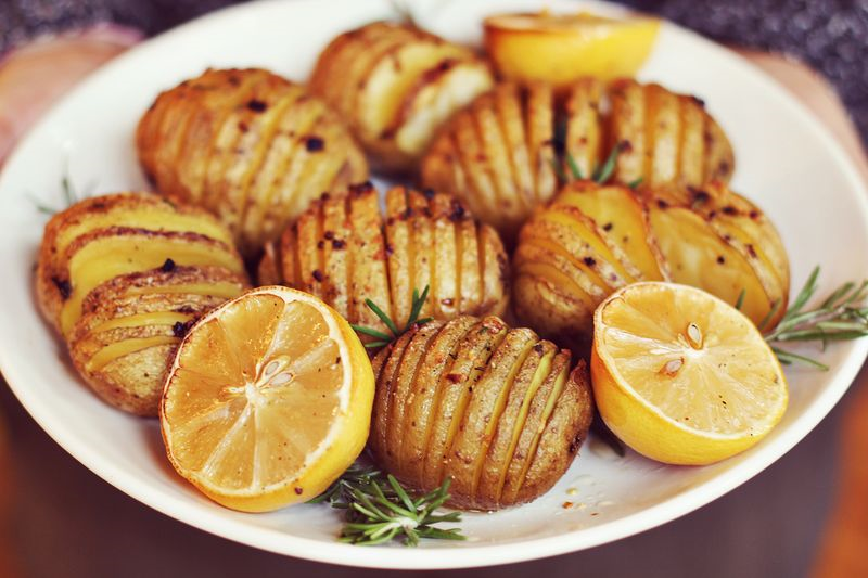 أكورديون البطاطس المشوية https://ouklat.com/wp-content/uploads/2021/10/e367c821e0ed8d2460aac7540734686c017e4e00-1.png